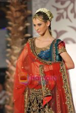 Model walks the ramp for Vikram Phadnis at Aamby Valley India Bridal Week day 4 on 1st Nov 2010 (96).JPG